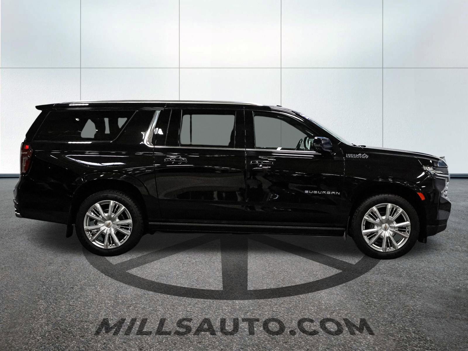 Used 2022 Chevrolet Suburban High Country AWD/4WD image 9