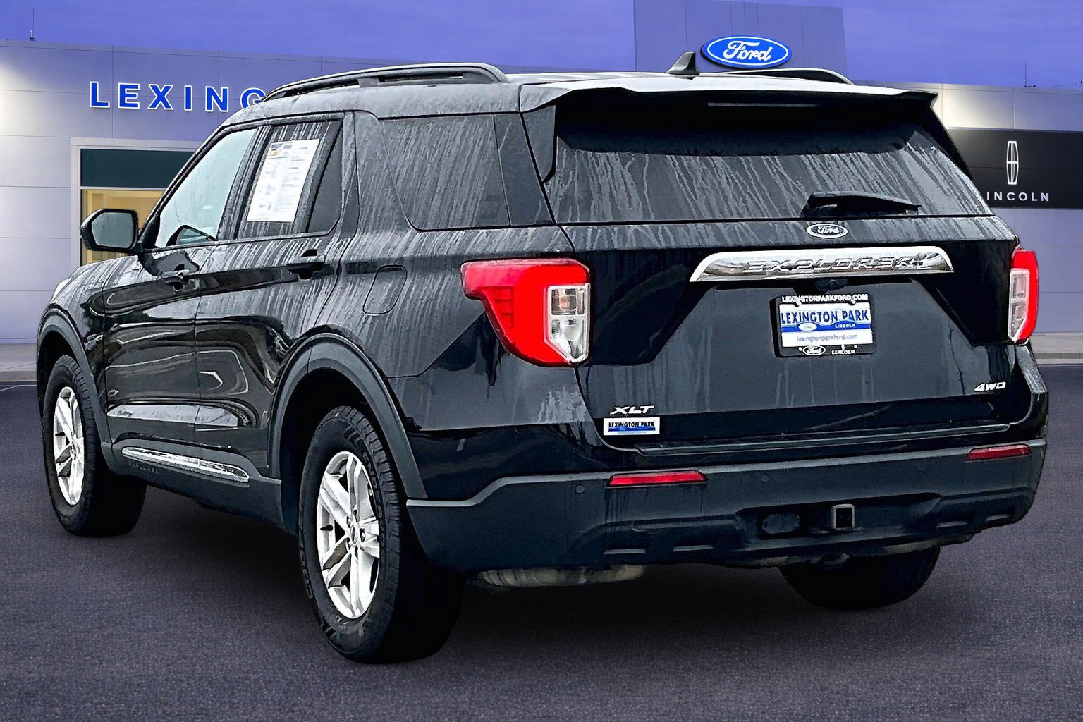 Certified 2022 Ford Explorer XLT w/ Class IV Trailer Tow Package AWD/4WD image 4