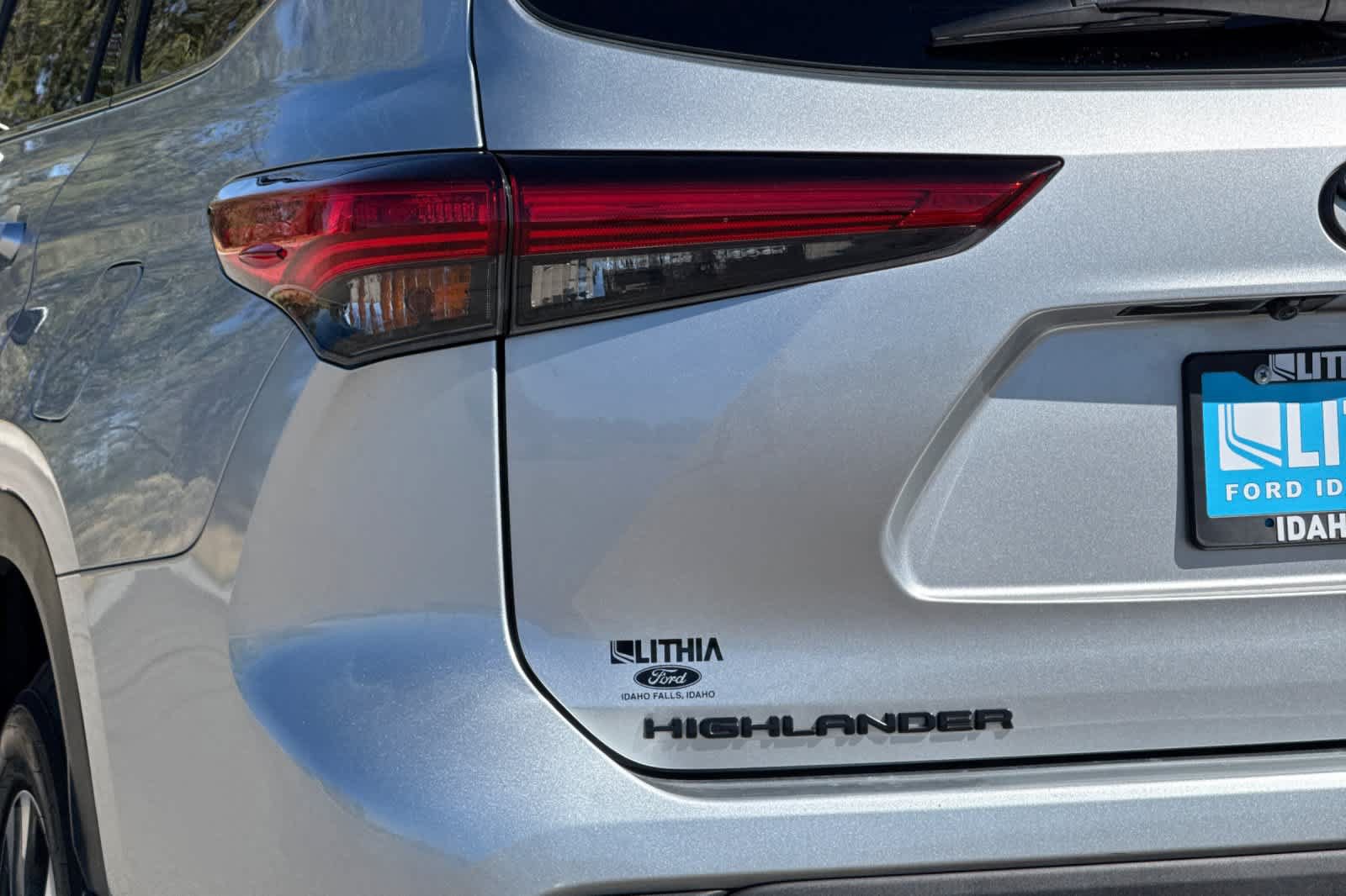 Used 2022 Toyota Highlander XLE AWD/4WD image 20