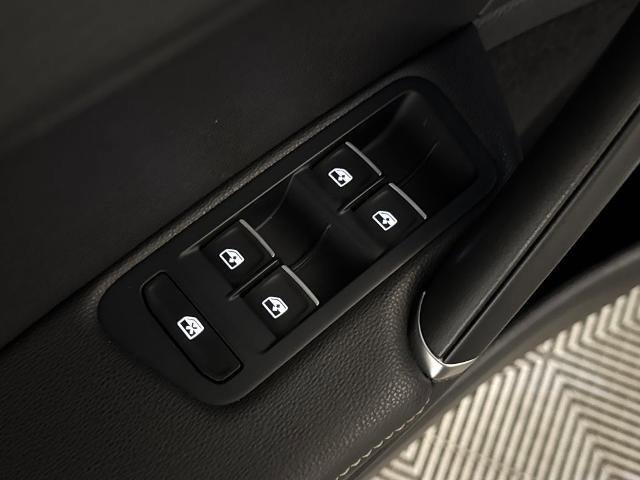 Used 2019 Volkswagen Golf R 4-Door image 15