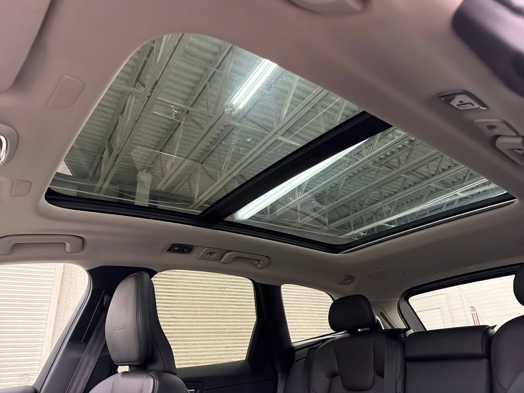Used 2019 Volvo XC60 T5 Inscription w/ Protection Package Premier FWD image 9