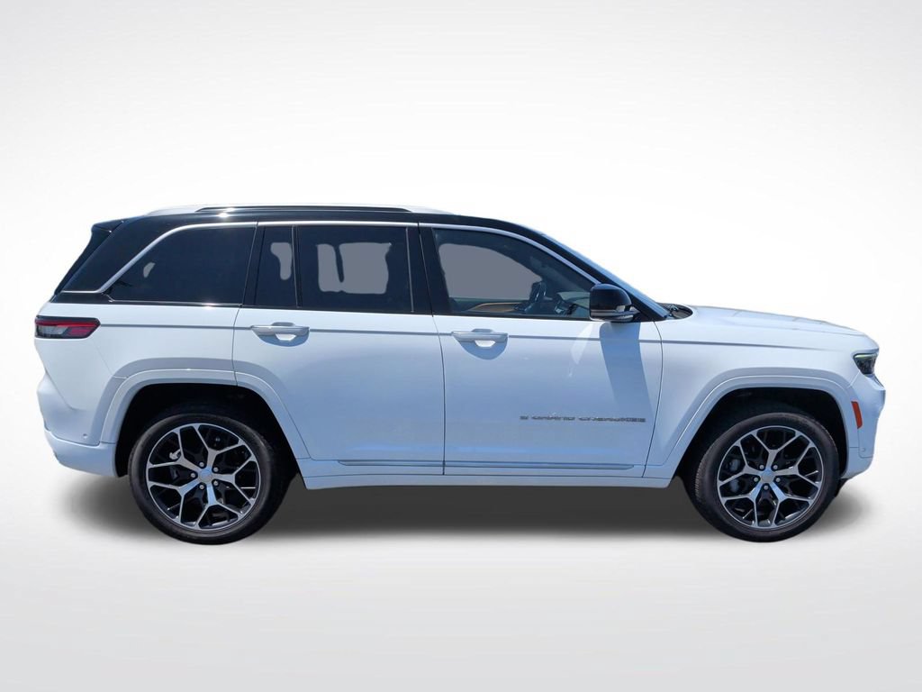 Used 2023 Jeep Grand Cherokee Summit AWD/4WD image 9