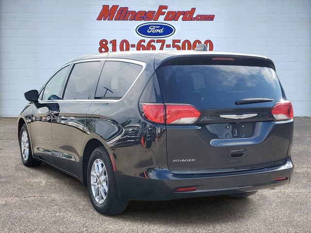 Used 2023 Chrysler Voyager LX image 2