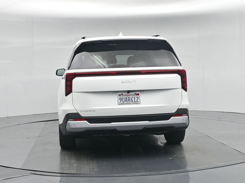 Used 2025 Kia Carnival EX image 57