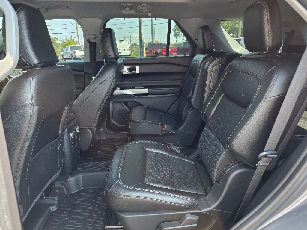Certified 2022 Ford Explorer Limited w/ Equipment Group 301A RWD image 17
