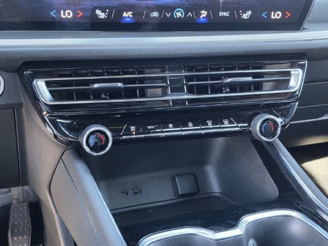 Used 2024 Chevrolet Traverse LS FWD image 25