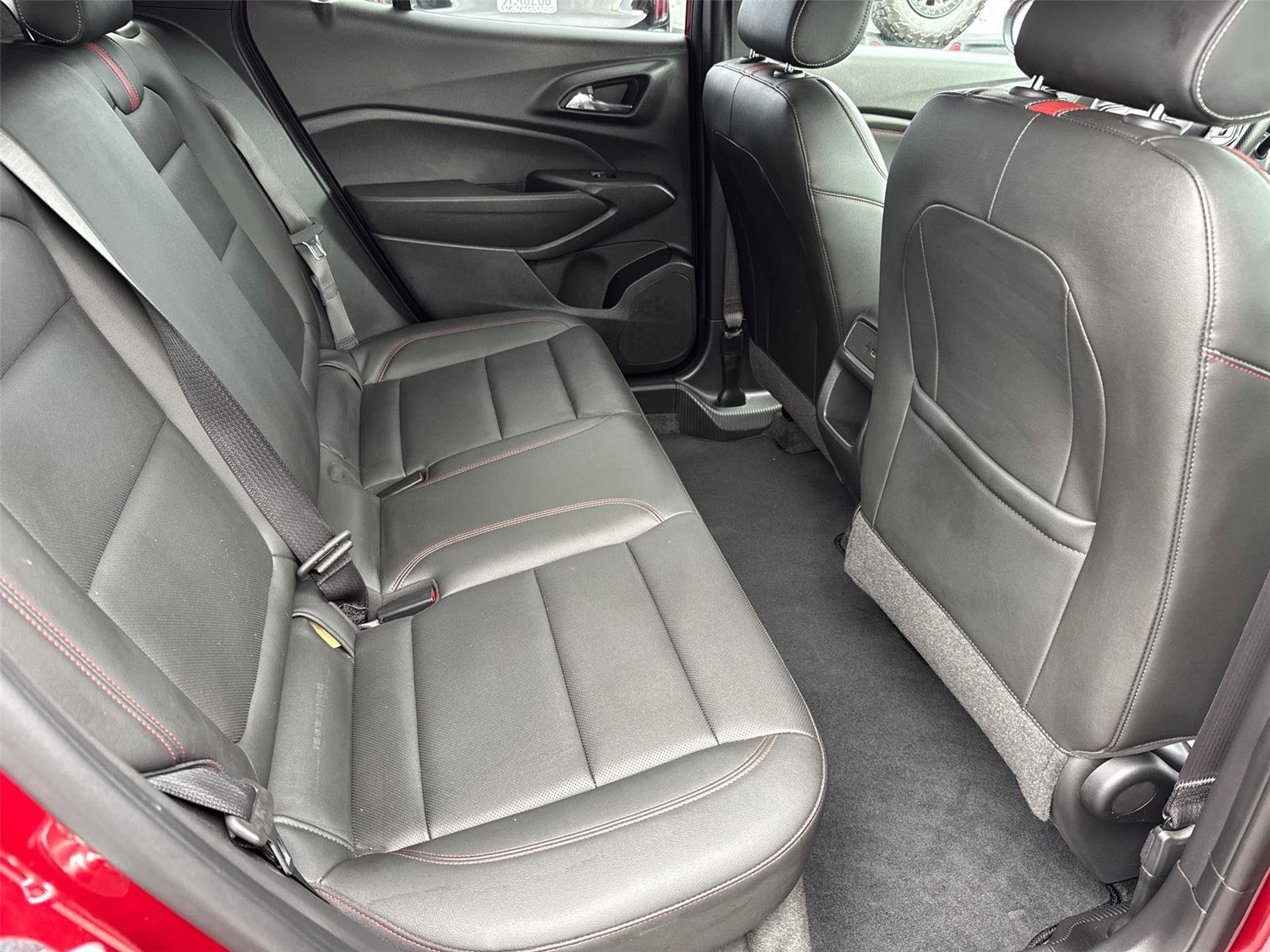 Used 2025 Chevrolet Trax RS FWD image 18