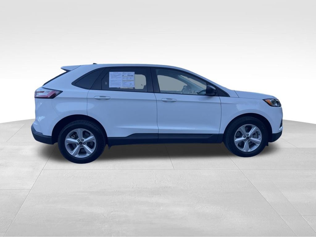 Certified 2024 Ford Edge SE image 6