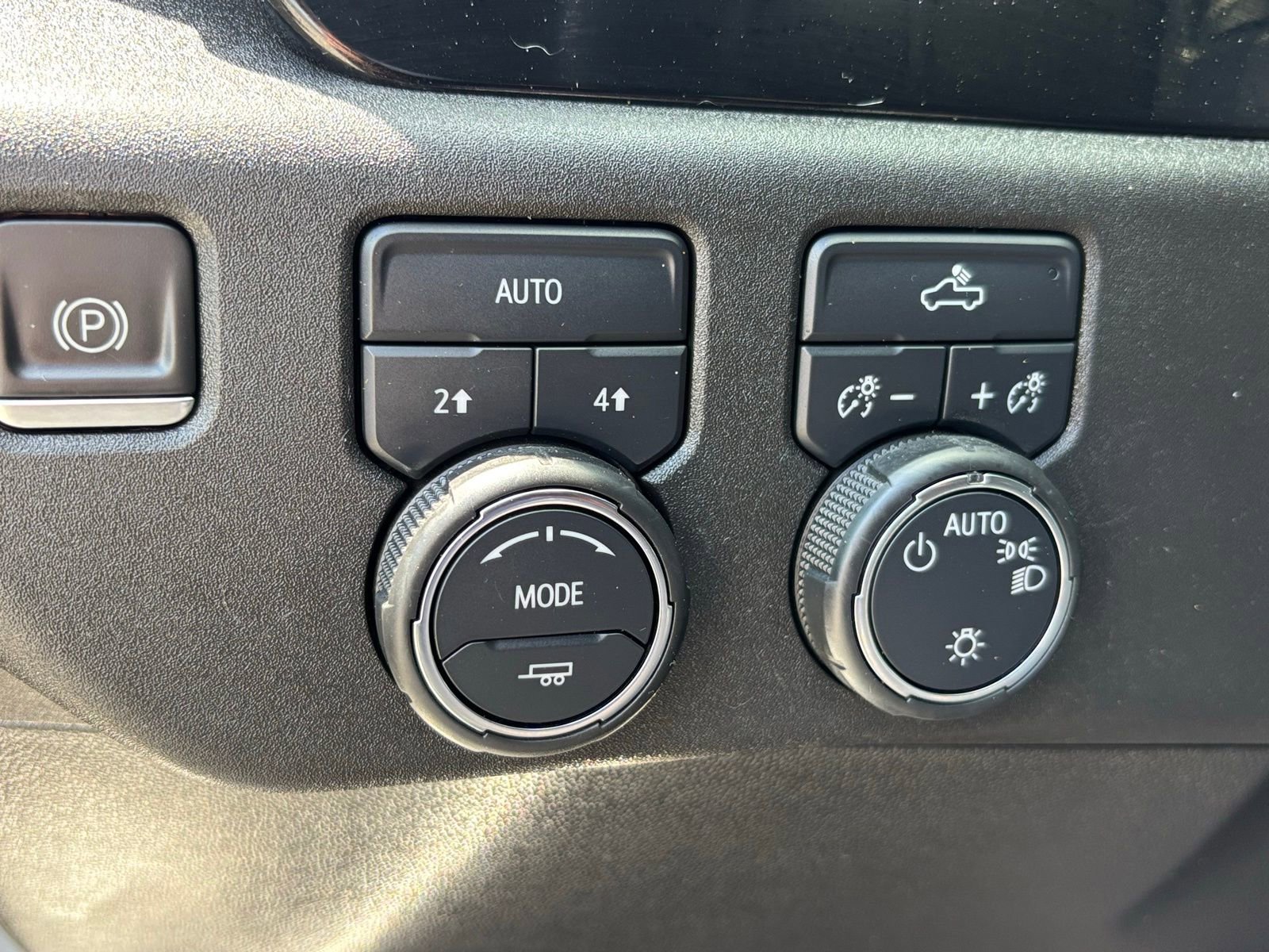 Used 2022 Chevrolet Silverado 1500 LT AWD/4WD image 21