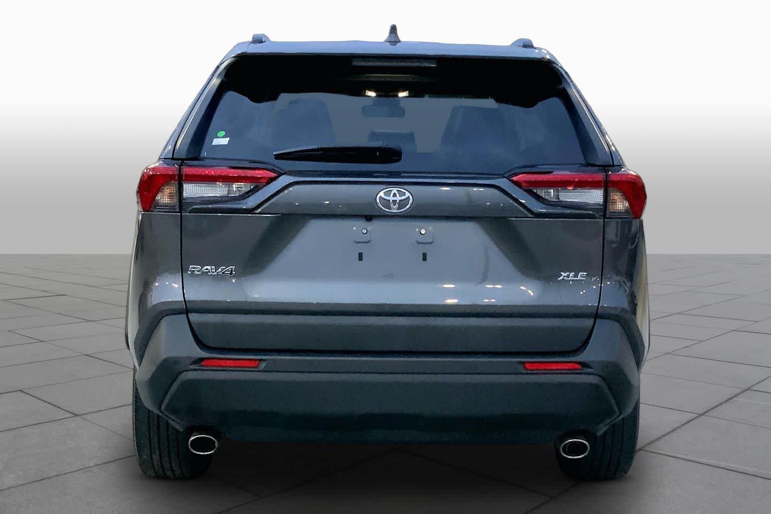 Used 2023 Toyota RAV4 XLE Premium FWD image 5