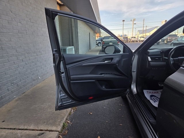 Used 2025 Toyota Camry SE image 10