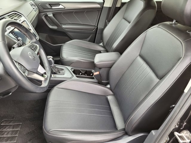 Used 2022 Volkswagen Tiguan SE image 16