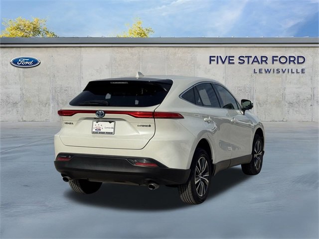 Used 2022 Toyota Venza LE image 5