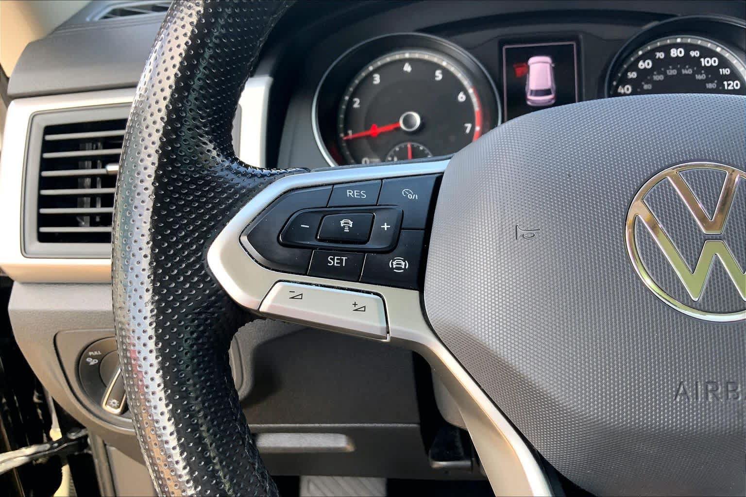 Used 2021 Volkswagen Atlas SE w/ Panoramic Sunroof Package FWD image 24