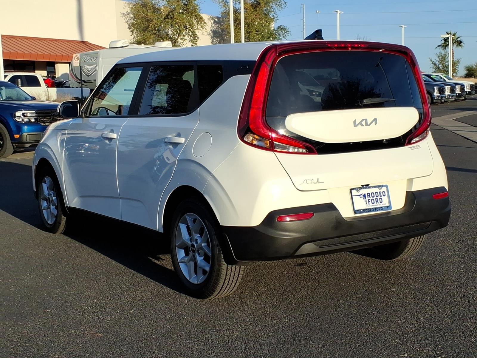 Used 2022 Kia Soul LX w/ Technology Package image 3