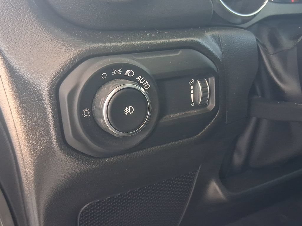 Used 2023 Jeep Wrangler Unlimited Sahara w/ LED Lighting Group AWD/4WD image 15