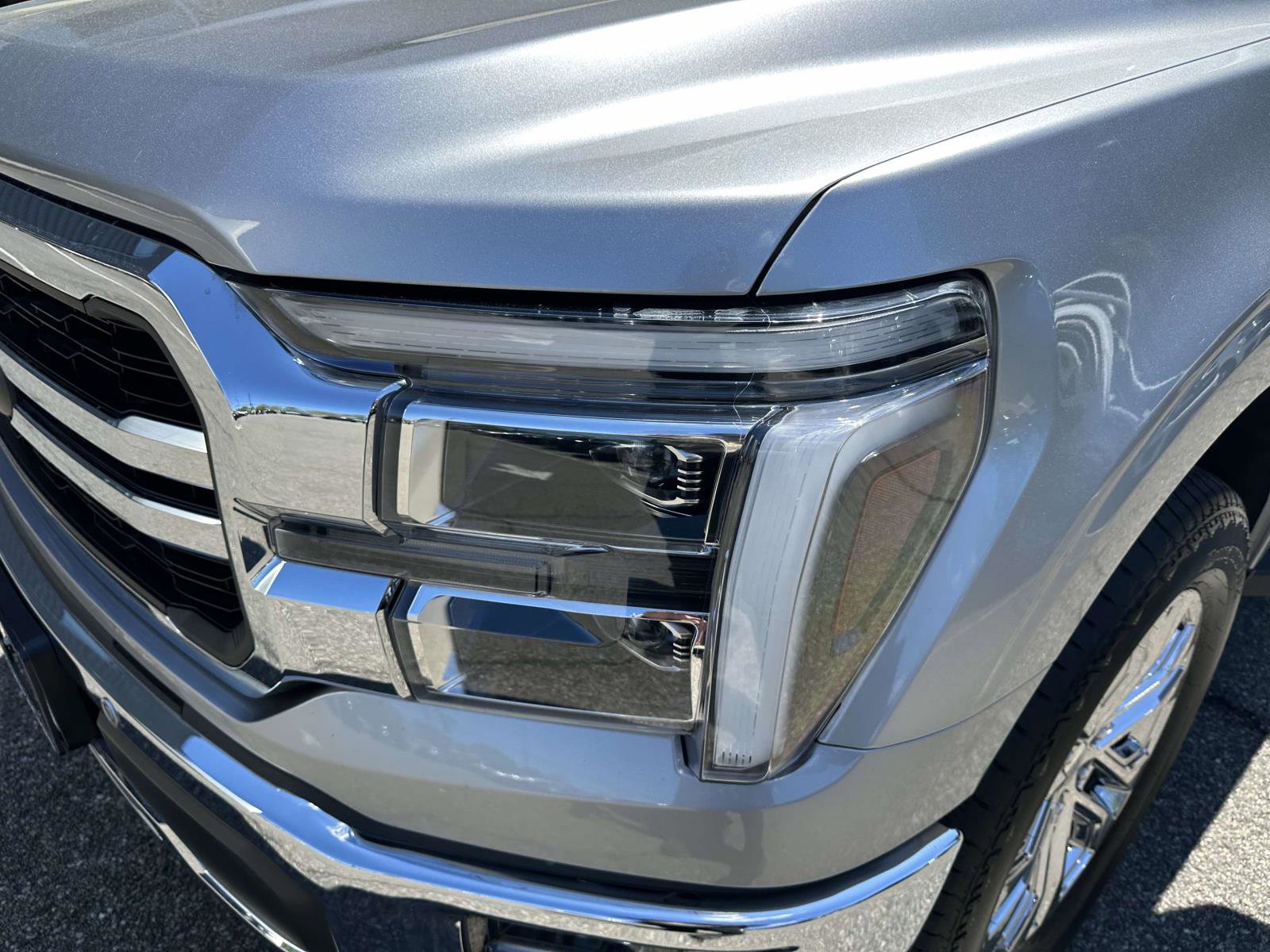 Certified 2024 Ford F150 Lariat w/ FX4 Off-Road Package AWD/4WD image 9