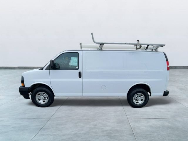 Used 2022 Chevrolet Express 2500 w/ Driver Convenience Package RWD image 4