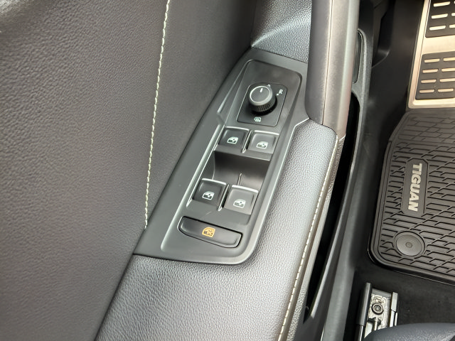 Used 2024 Volkswagen Tiguan SE R-Line AWD/4WD image 22