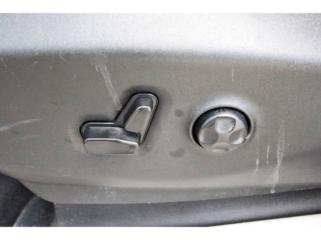Used 2023 Chrysler Voyager LX FWD image 28