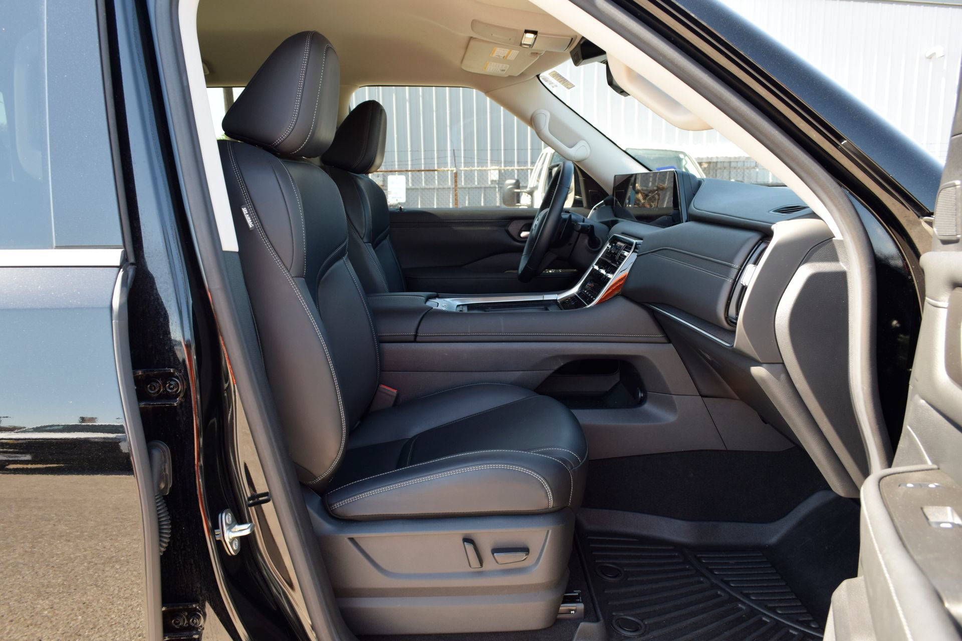 Used 2025 Nissan Armada SV RWD image 25