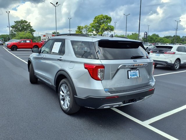 Certified 2024 Ford Explorer XLT w/ Equipment Group 202A AWD/4WD image 3