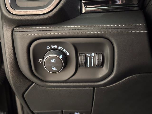 Used 2026 RAM 2500 Limited AWD/4WD image 19
