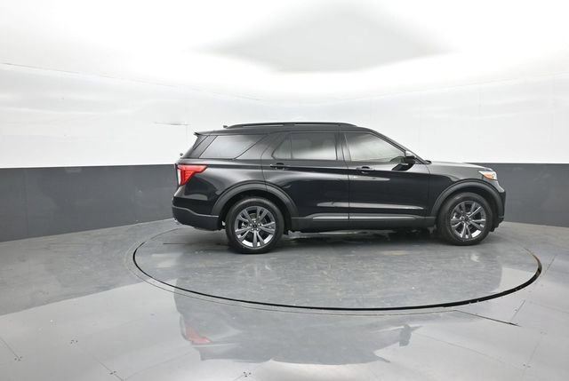 Certified 2022 Ford Explorer XLT w/ Equipment Group 202A AWD/4WD image 8
