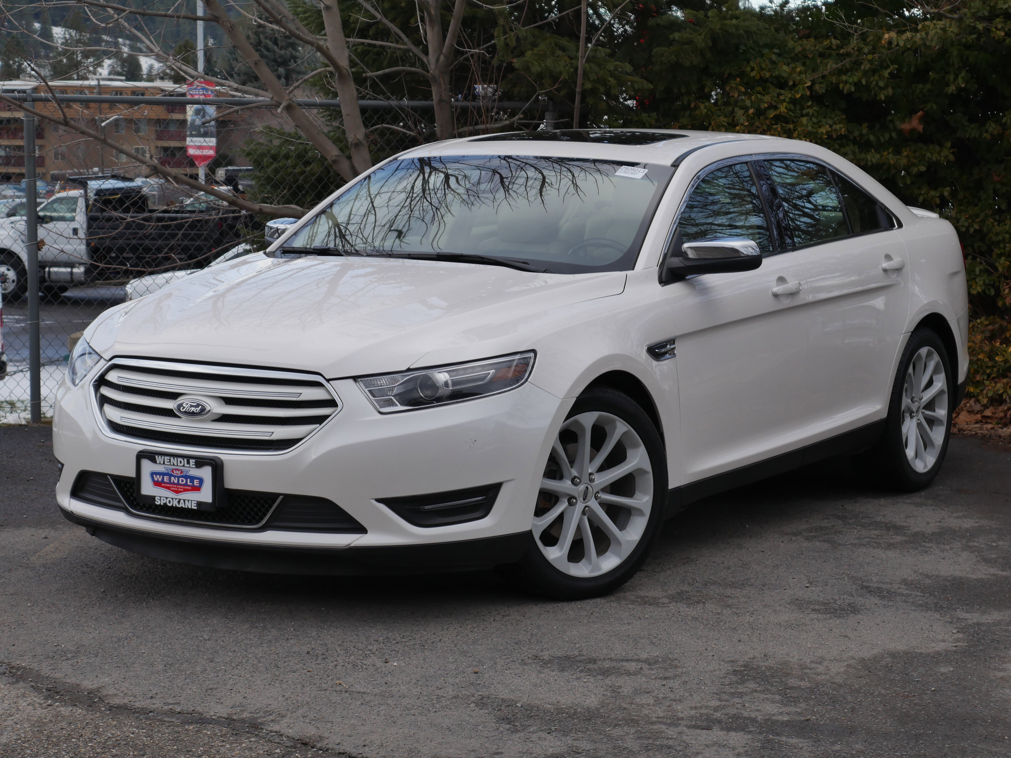 Certified 2017 Ford Taurus Limited image 7