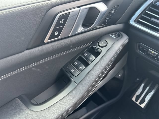 Used 2021 BMW X5 xDrive45e w/ M Sport Package AWD/4WD image 14