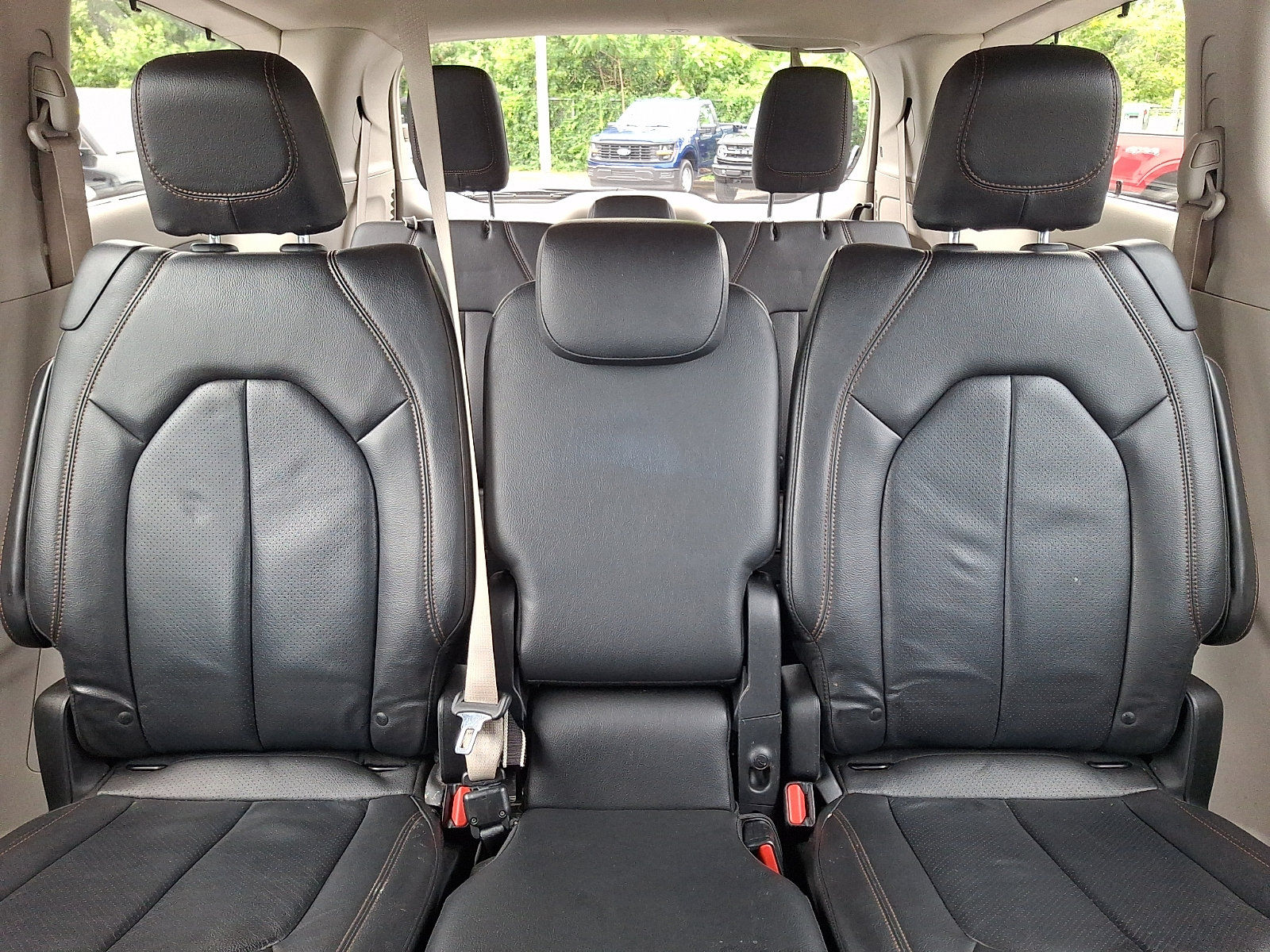 Used 2019 Chrysler Pacifica Touring-L FWD image 19
