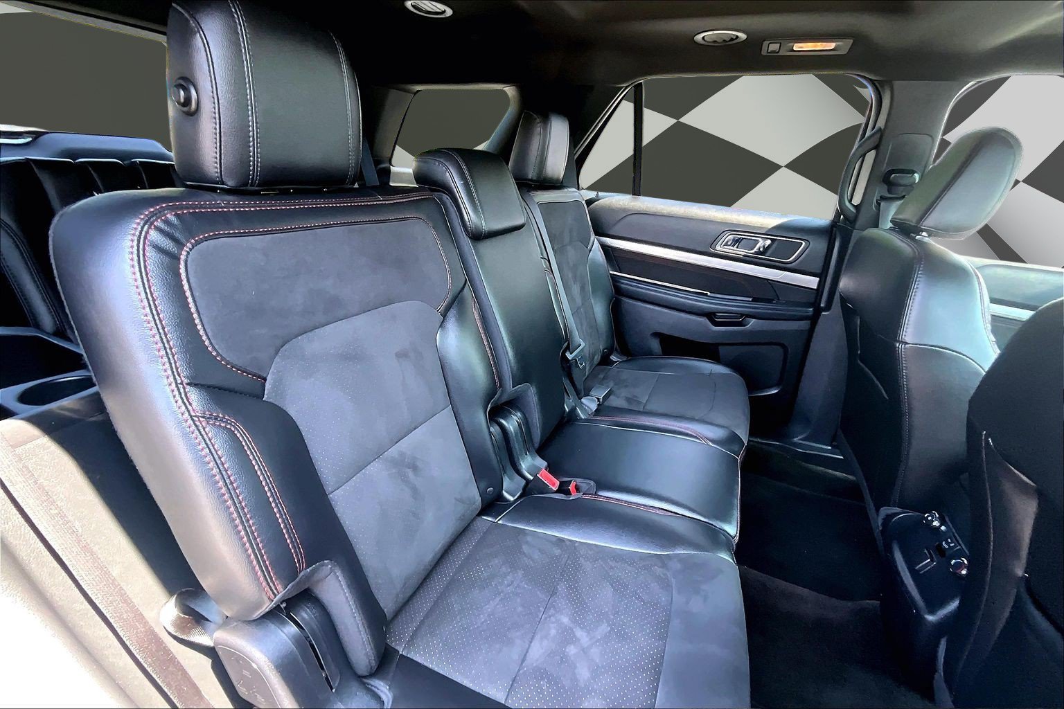 Certified 2018 Ford Explorer XLT w/ Equipment Group 202A AWD/4WD image 27