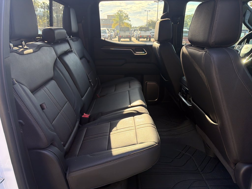 Used 2024 Chevrolet Silverado 1500 High Country w/ High Country Premium Package AWD/4WD image 30