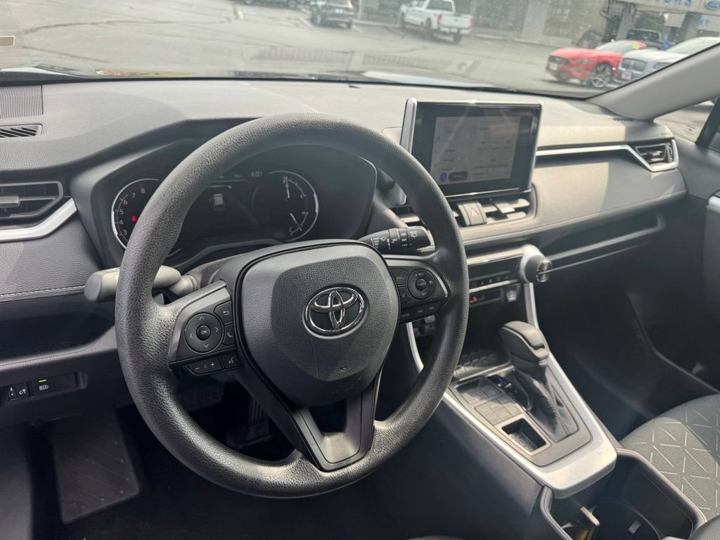 Used 2025 Toyota RAV4 XLE AWD/4WD image 7