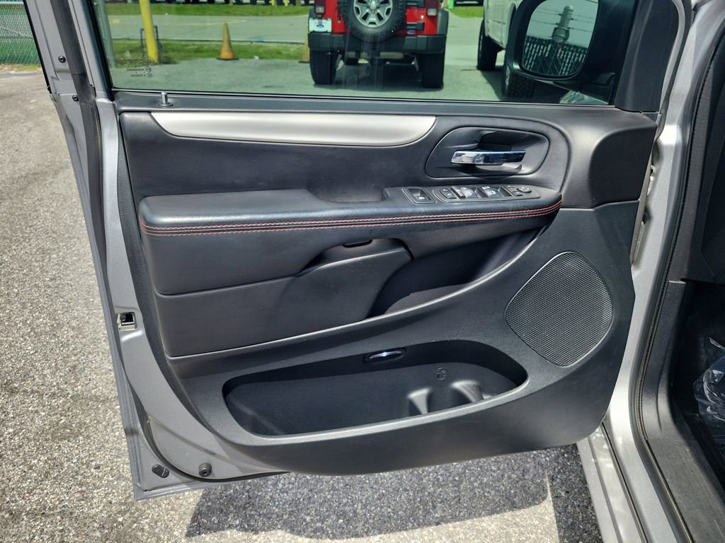 Used 2018 Dodge Grand Caravan GT image 21