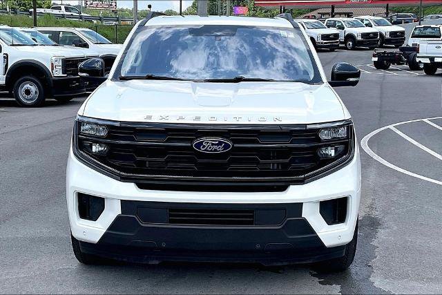 Certified 2025 Ford Expedition Active AWD/4WD image 3
