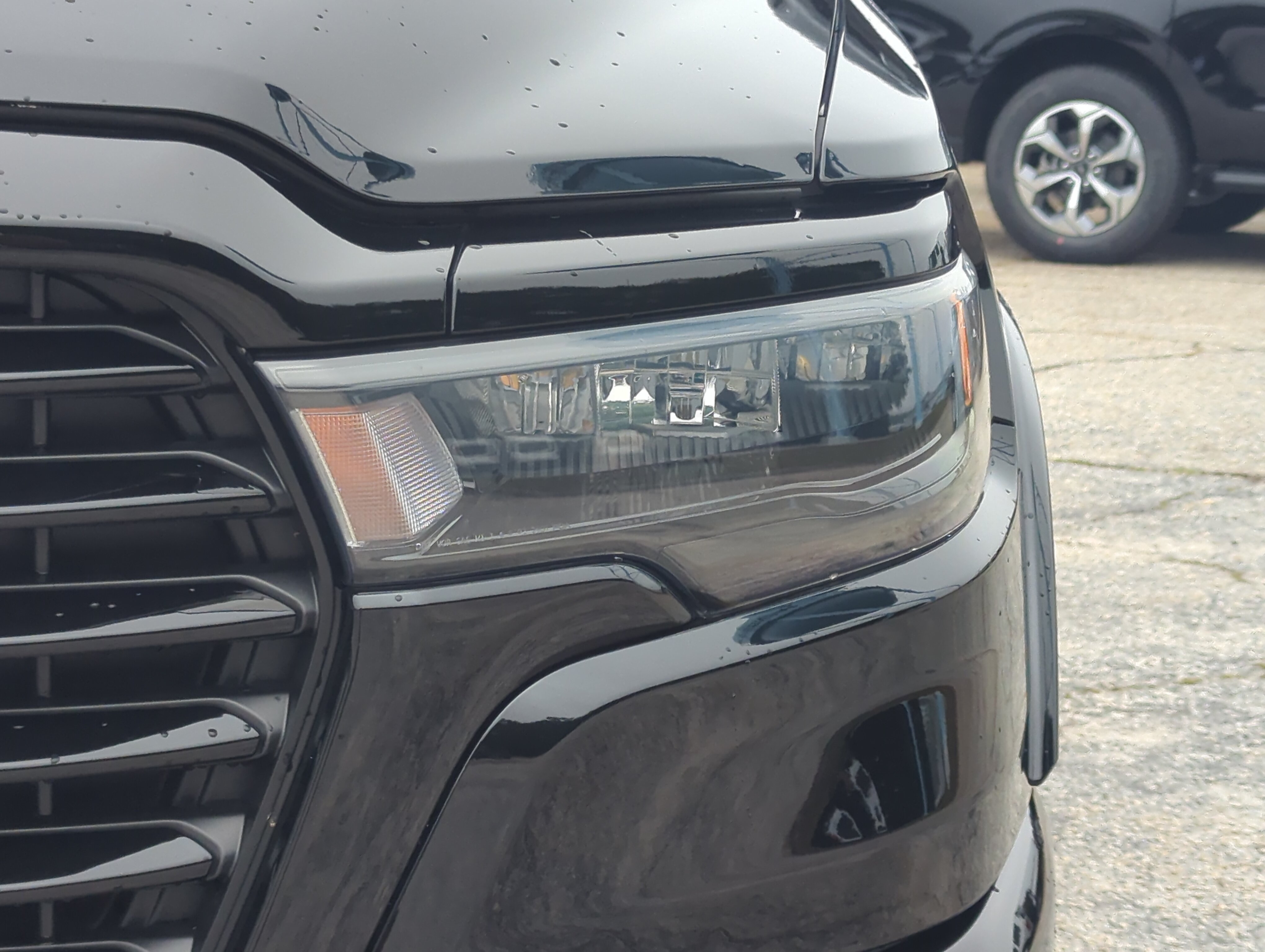 Used 2025 RAM 1500 Laramie w/ Night Edition AWD/4WD image 8