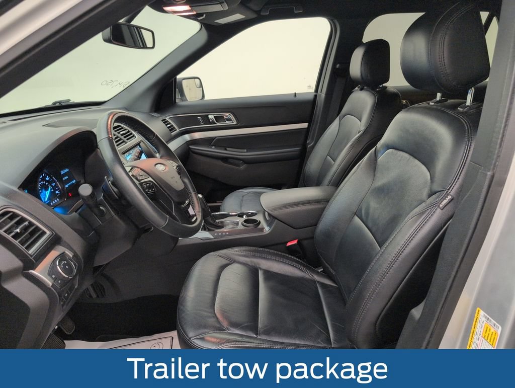 Certified 2017 Ford Explorer XLT w/ Equipment Group 202A FWD image 4