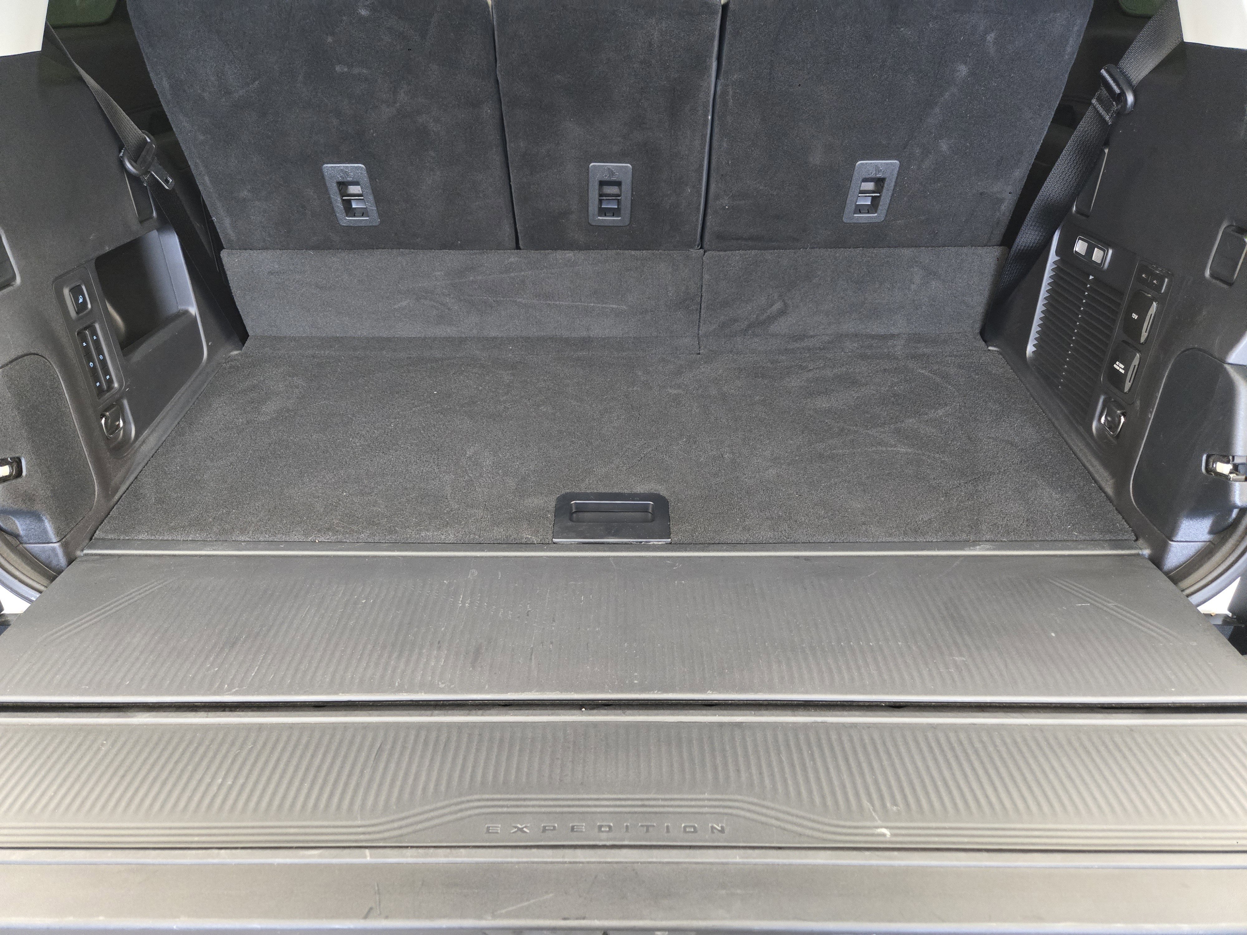 Certified 2025 Ford Expedition Platinum w/ Driver's Package AWD/4WD image 34