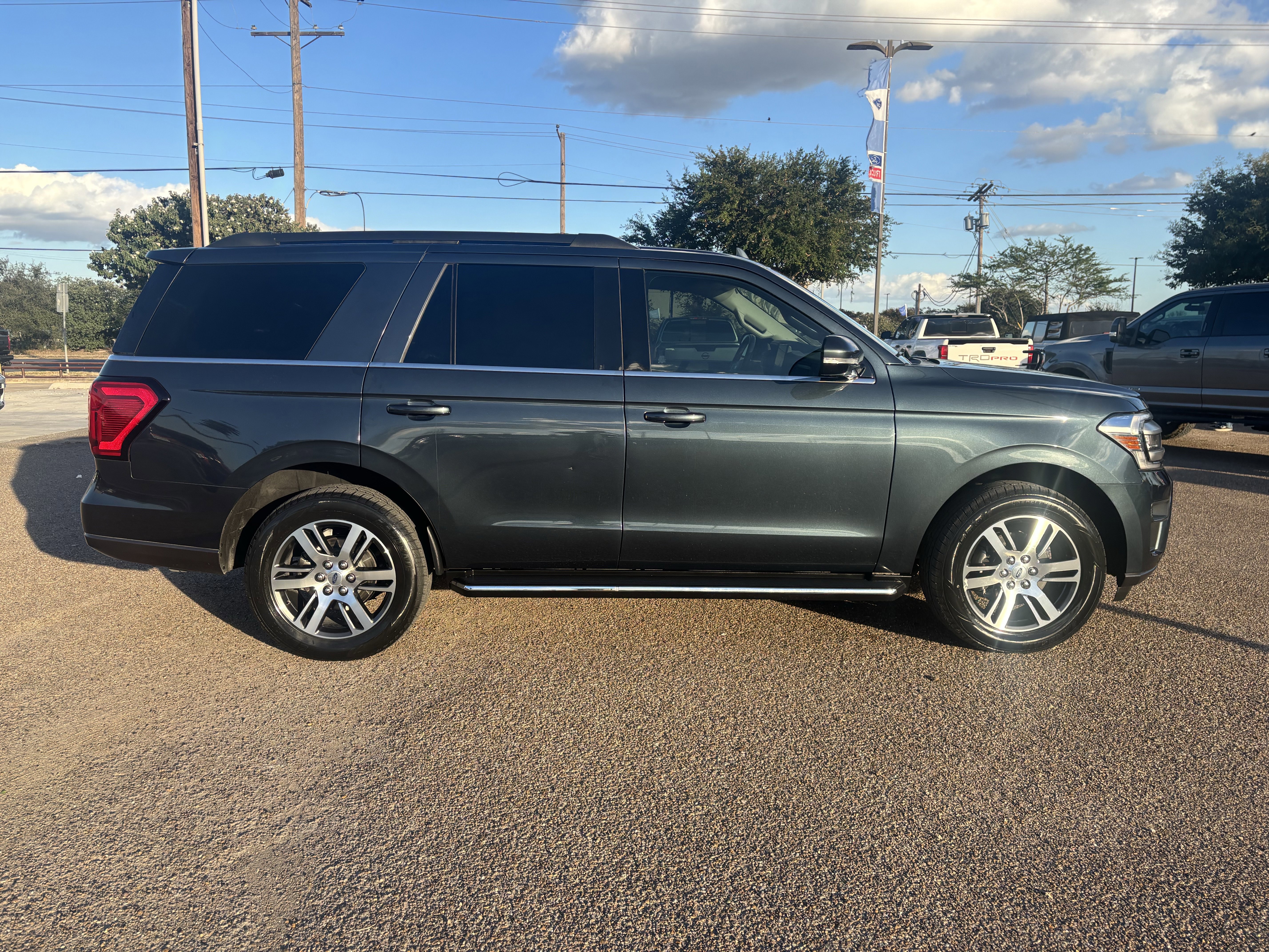 Certified 2022 Ford Expedition XLT image 5