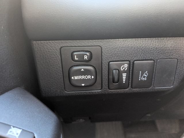 Used 2018 Toyota RAV4 XLE AWD/4WD image 32