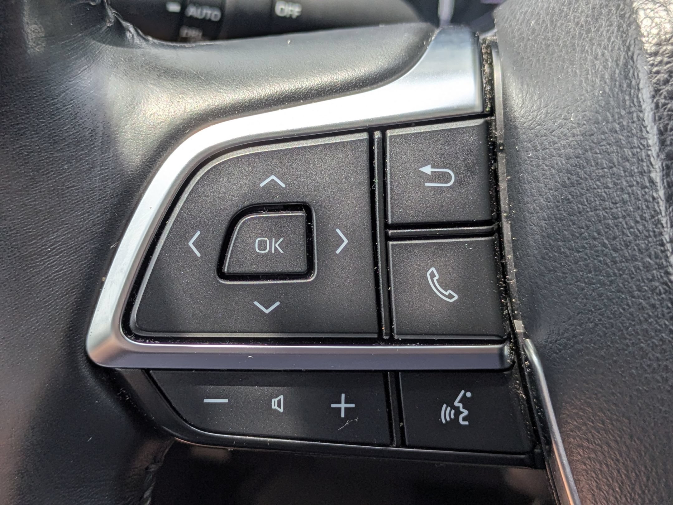 Used 2021 Toyota Highlander XLE FWD image 16