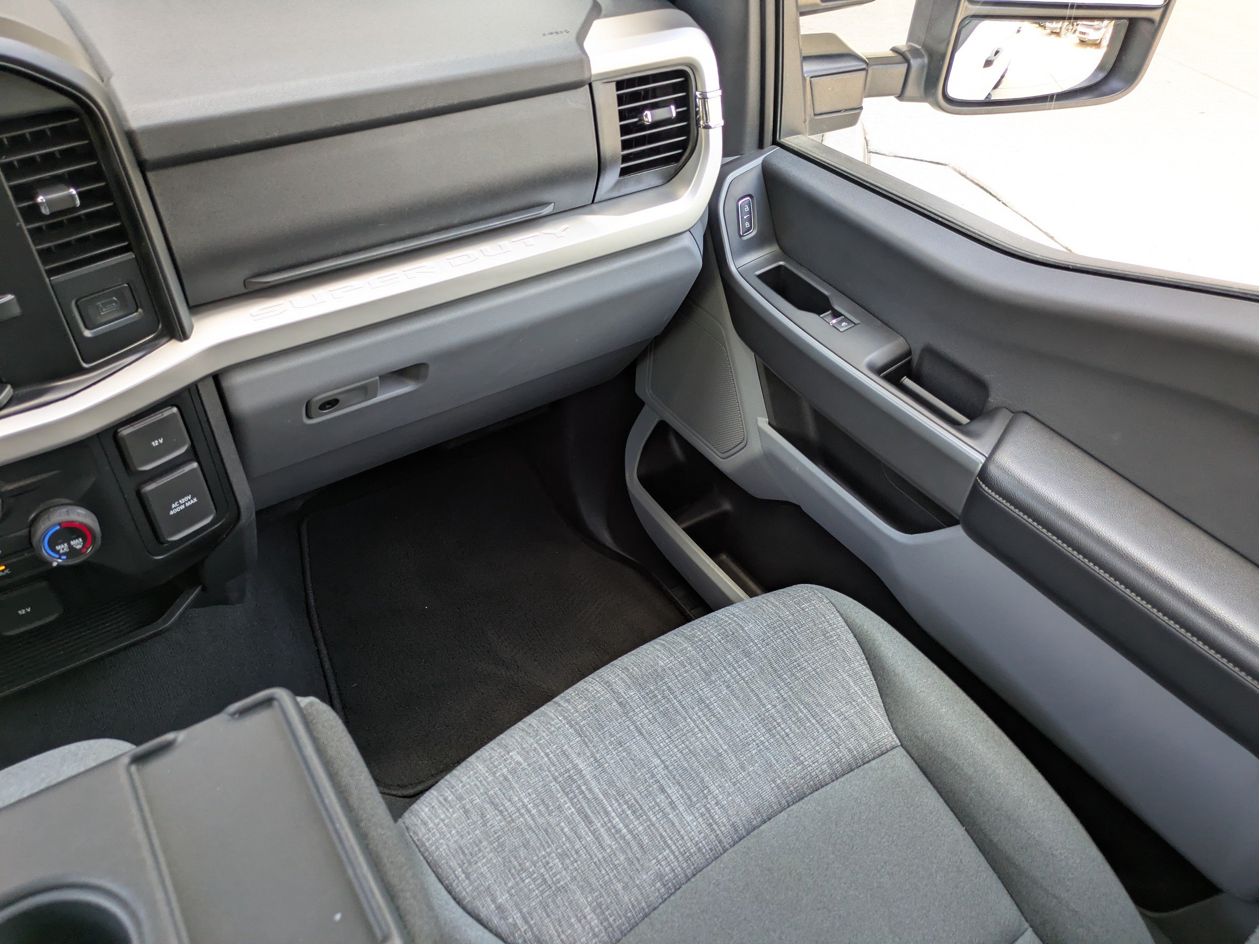 Certified 2025 Ford F250 XLT AWD/4WD image 17