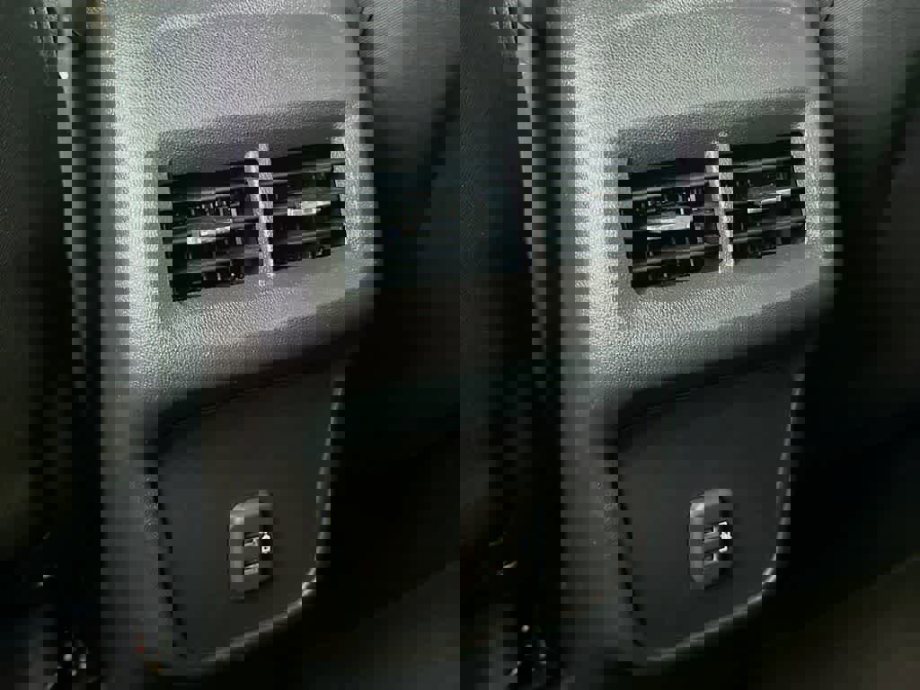 Used 2023 Chevrolet Equinox LT image 16