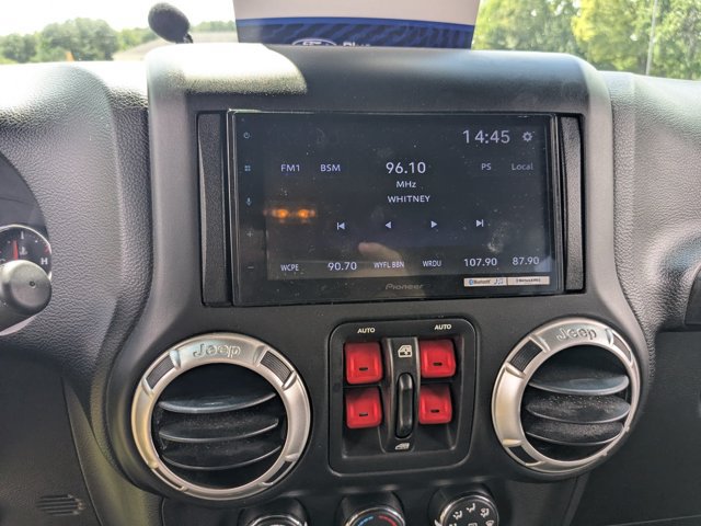Used 2017 Jeep Wrangler Unlimited Sahara w/ Connectivity Group AWD/4WD image 20