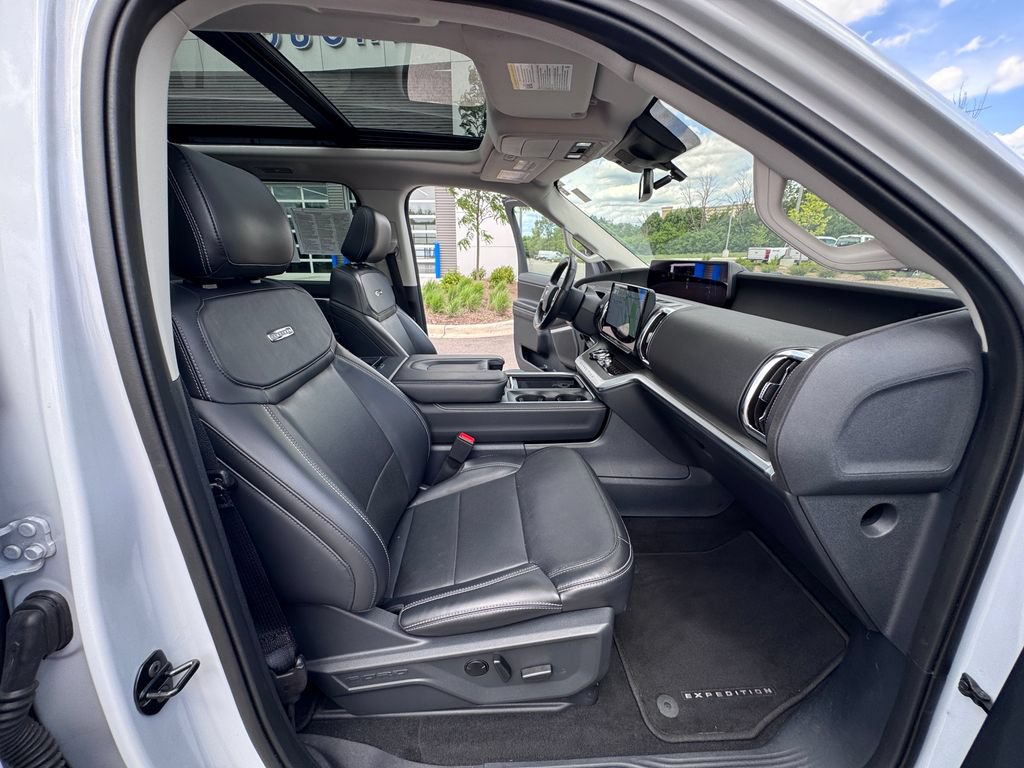 Certified 2025 Ford Expedition Platinum AWD/4WD image 31