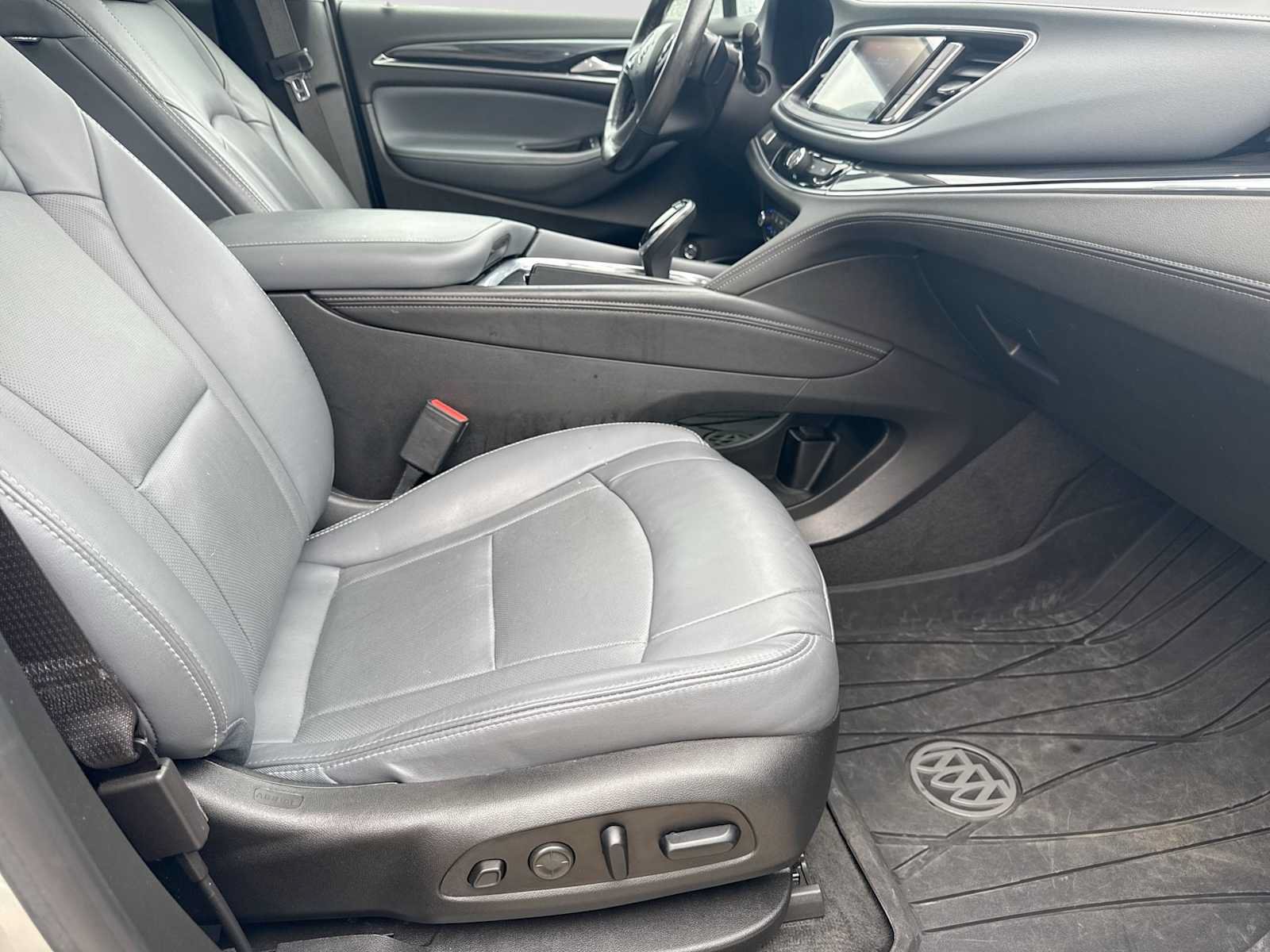 Used 2020 Buick Enclave Premium w/ Sun and Sites Package FWD image 21