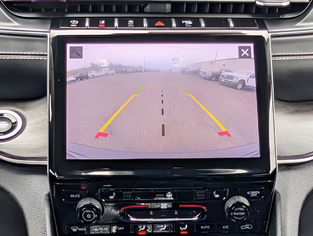 Used 2023 Jeep Grand Cherokee Limited AWD/4WD image 17