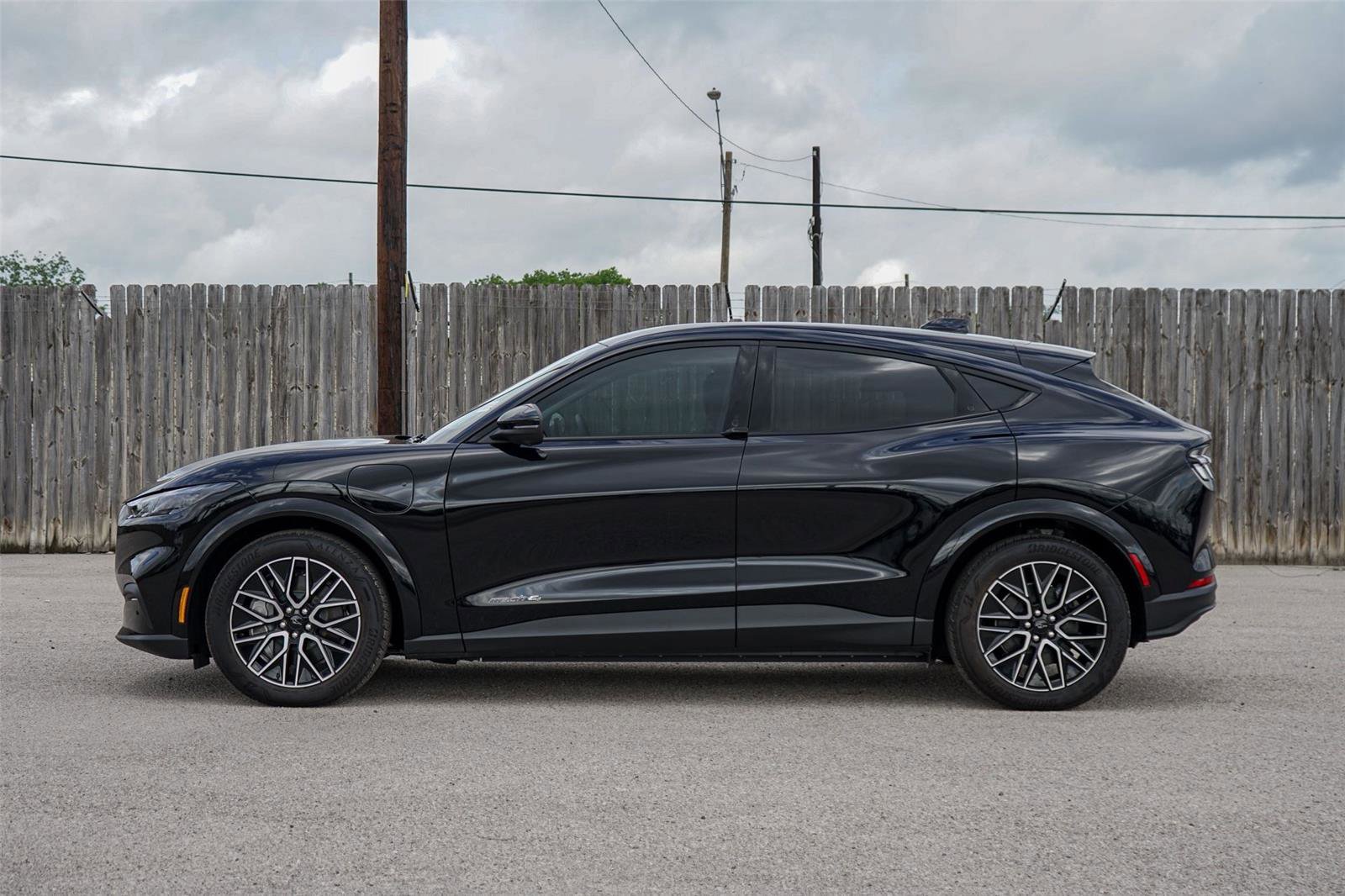 Certified 2025 Ford Mustang Mach-E Premium AWD/4WD image 5