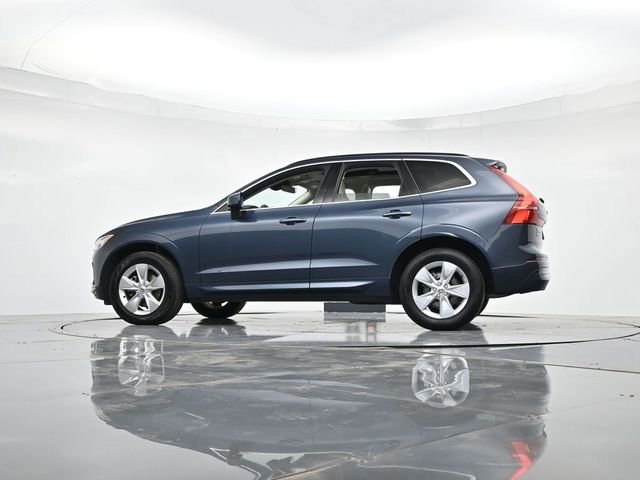 Used 2022 Volvo XC60 B5 Momentum image 37